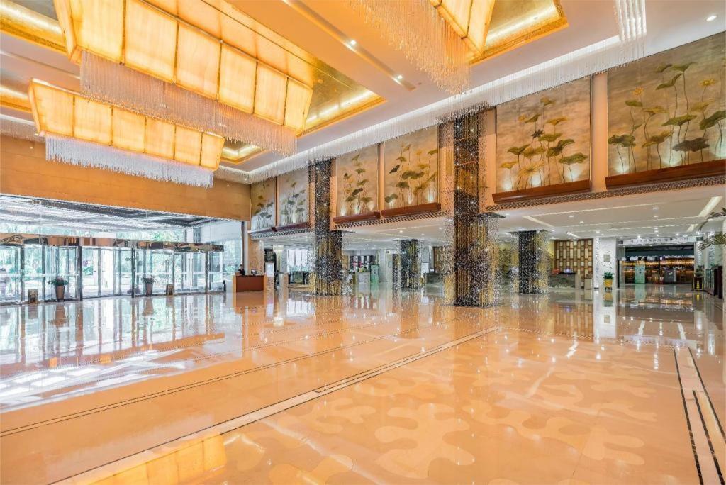 West International Trade Grand Hotel Peking Exteriör bild
